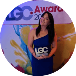 Headshot of Dr Maddi Popoola